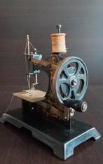 Antieke miniatuur naaimachine uit duitsland17x16x8.5 cm-Nr 2, Antiek en Kunst, Ophalen of Verzenden
