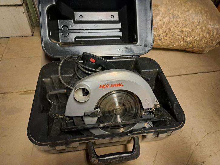 Cirkel zaag. Zaagtafel., Doe-het-zelf en Verbouw, Gereedschap | Zaagmachines, Zo goed als nieuw, Cirkelzaag, 1200 watt of meer