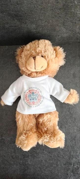 Kroningsbeer Charles III - Regal Toys - Collectors Item beschikbaar voor biedingen