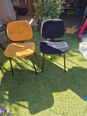 6 eetkamerstoelen 3x zwart 3x okergeel beschikbaar voor biedingen