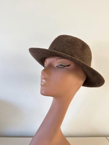 Manfield vintage 50’s wollen dameshoed beschikbaar voor biedingen