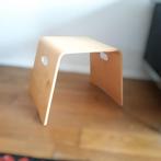Gebogen multiplex design kruk/ bijzettafel, Huis en Inrichting, Krukjes, Ophalen of Verzenden, Zo goed als nieuw, Hout