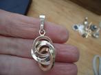 mooie echt zilveren hanger 4 ringen in een mooi stevig gemer, Overige voorstellingen, Ophalen of Verzenden, Zo goed als nieuw