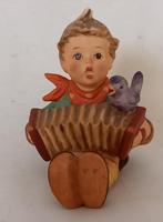 Goebel -Hummel - beeldje/ Accordeon Speler met Vogel, Verzamelen, Verzenden, Gebruikt, Hummel