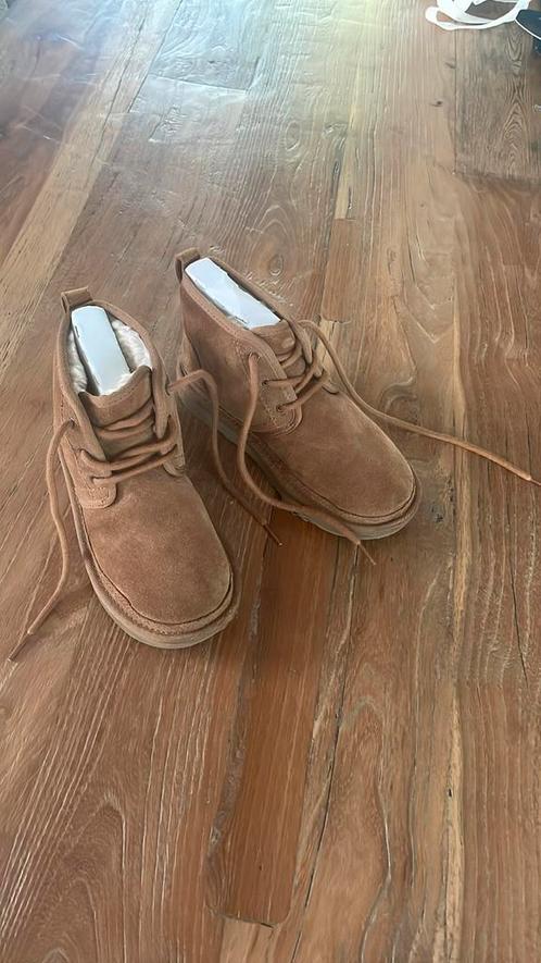 Te koop UGG schoenen maat 33, Kinderen en Baby's, Kinderkleding | Schoenen en Sokken, Gebruikt, Schoenen, Jongen of Meisje, Ophalen of Verzenden