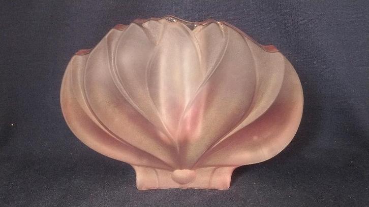 Walther Glass - Lotusbloem vaasje van lichtroze glas, Antiek en Kunst, Antiek | Glas en Kristal, Ophalen of Verzenden