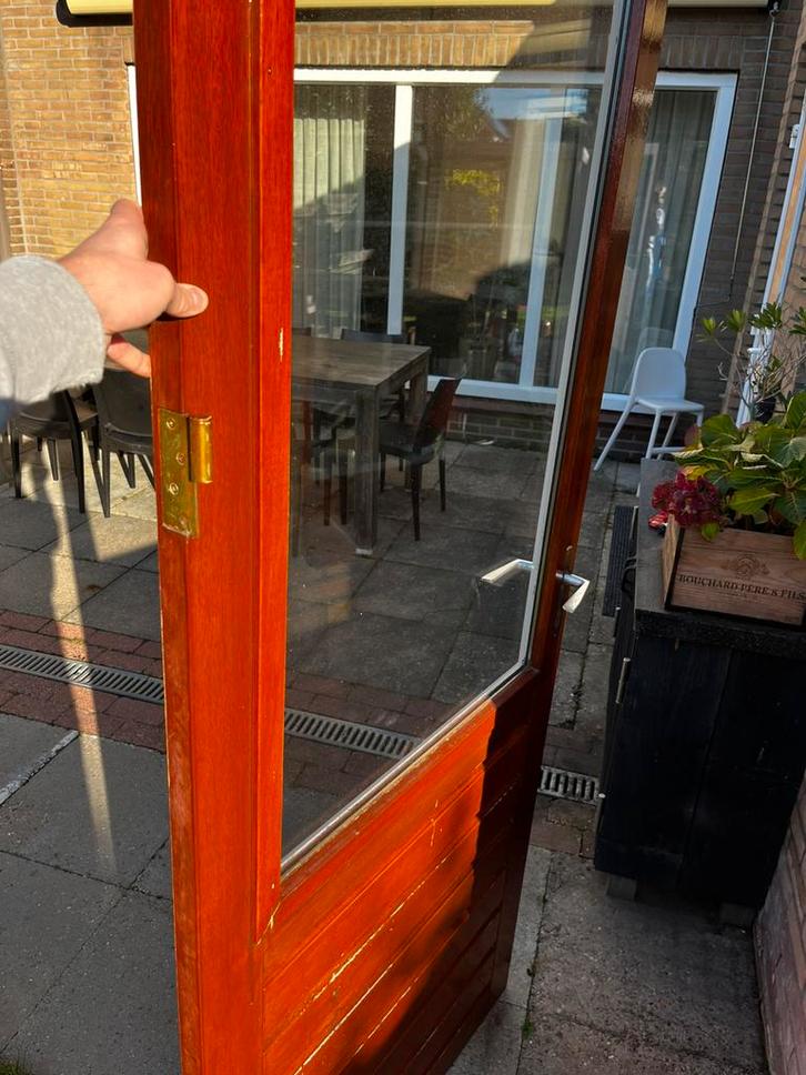 Buitendeur MERBAU met dubbel glas 2110 x 875, Doe-het-zelf en Verbouw, Deuren en Horren, Zo goed als nieuw, Buitendeur, 200 tot 215 cm