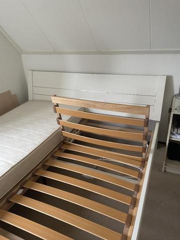 Keurig bed met verstelbare bodems