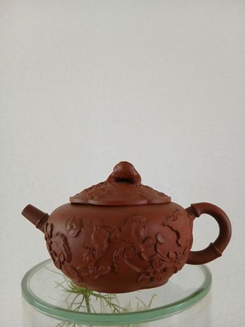 Yixing chinees theepotje met pad of kikker beschikbaar voor biedingen