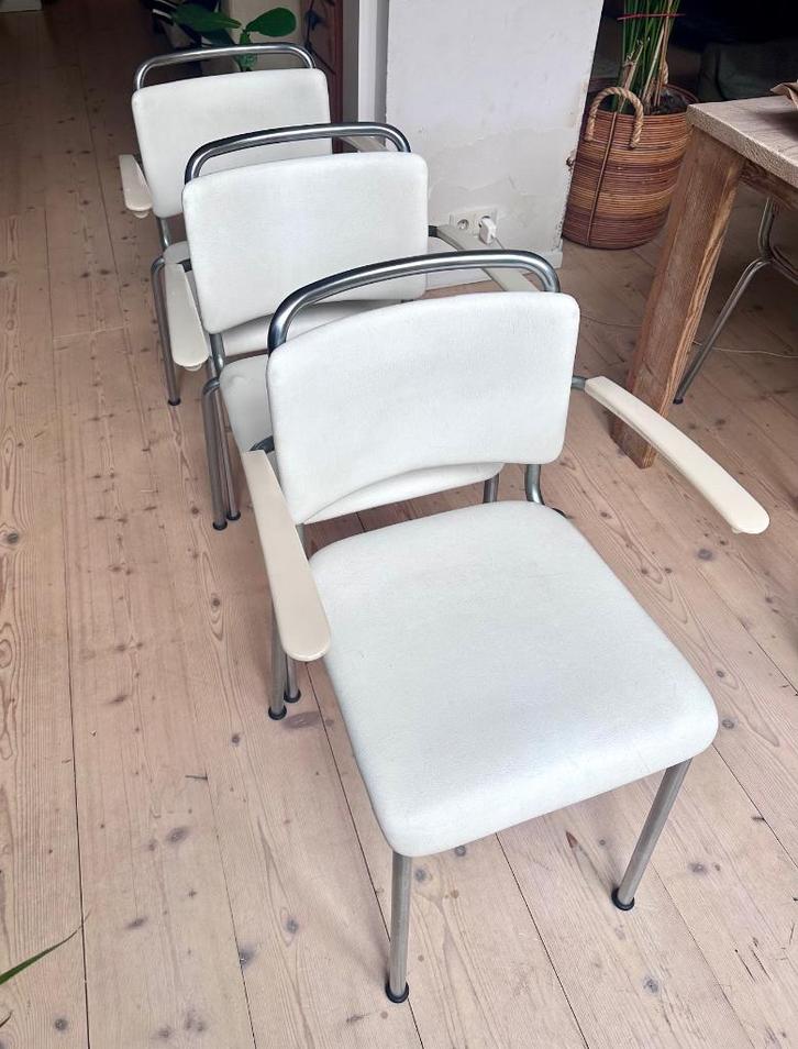Gispen 106 stoelen (set van 3) jaren 60 voor T.H. Delft, Huis en Inrichting, Stoelen, Gebruikt, Drie, Hout, Leer, Metaal, Wit