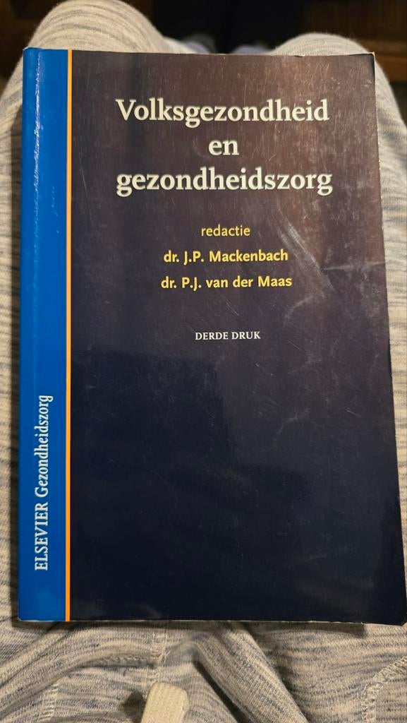 Volksgezondheid en gezondheidszorg - Derde druk, Boeken, Studieboeken en Cursussen, J.P. Mackenbach, P.J. van der Maas, Zo goed als nieuw