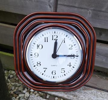 Prachtige vintage keramische wandklok.  beschikbaar voor biedingen