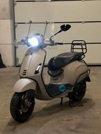 Vespa Sprint – Matte sand kleur l angel eye verlichting, Fietsen en Brommers, Ophalen, Zo goed als nieuw, Benzine
