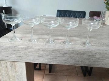 Antieke glaasjes  beschikbaar voor biedingen