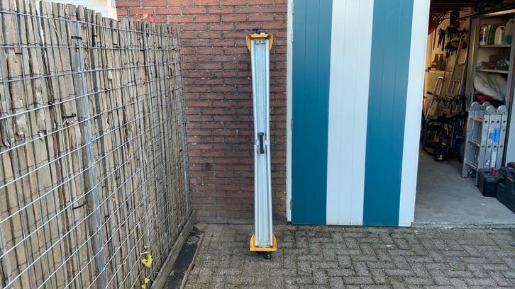 DeWalt DW707 afkort- en verstekzaag, Doe-het-zelf en Verbouw, Gereedschap | Zaagmachines, Gebruikt, Afkortzaag, 1200 watt of meer