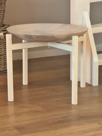 Bijzettafel  ronde kleine tafel t.w.v. € 350,- beschikbaar voor biedingen