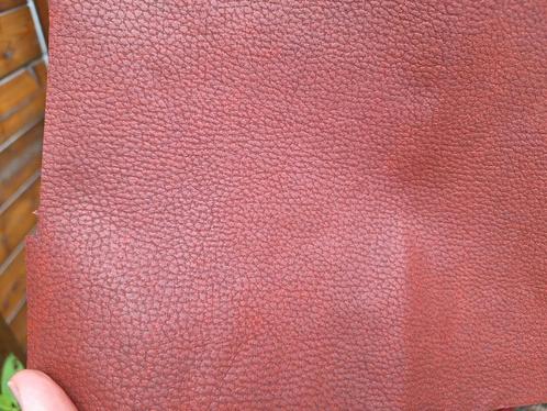 Lap (waarschijnlijk) suède – cognac/roodbruin – 71 x 84 cm, Hobby en Vrije tijd, Stoffen en Lappen, Nieuw, Katoen, 120 cm of meer