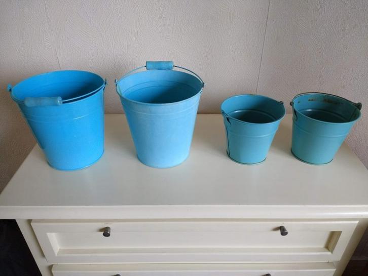 4 Turquoise, blauwe emmertjes van metaal als bloempot, Tuin en Terras, Bloempotten, Zo goed als nieuw, Metaal, Binnen, Balkon