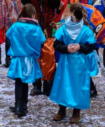 2x overgooier frozen elsa + sjaal & heup band / satijn stof beschikbaar voor biedingen