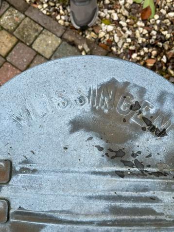 Oude Zinken Prullenbak - Vintage Charme beschikbaar voor biedingen