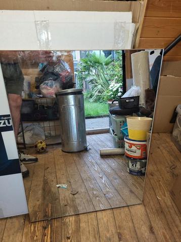 (Badkamer) spiegel 60x80 met kleine beschadiging beschikbaar voor biedingen