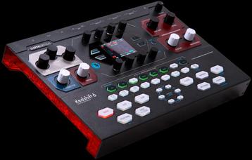 SuperCritical Redshift 6 analog Synth  beschikbaar voor biedingen