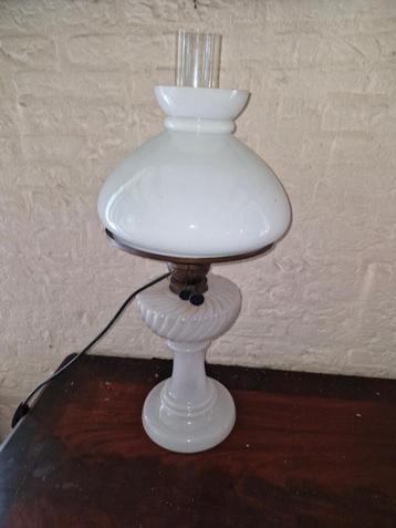 antieke lamp beschikbaar voor biedingen