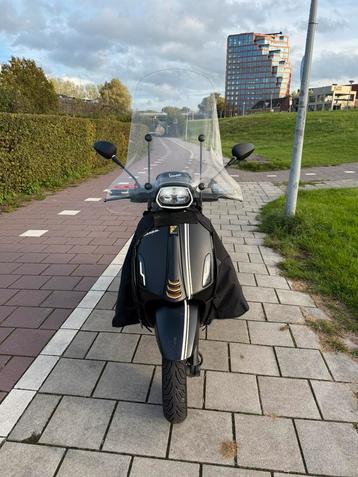 Vespa Sprint 2019 Full option | 11.700 km Mat zwart beschikbaar voor biedingen