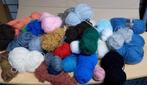 Doos met ruim 1500 gram acryl garen in diverse kleuren, Hobby en Vrije tijd, Wibra, Breien of Haken, Nieuw, Ophalen of Verzenden