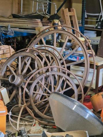 Originele houten wagenwielen – verschillende groottes beschikbaar voor biedingen