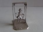 Miniatuur zilver Ej82 schommel  + kind zilveren miniaturen, Antiek en Kunst, Antiek | Goud en Zilver, Ophalen of Verzenden, Zilver