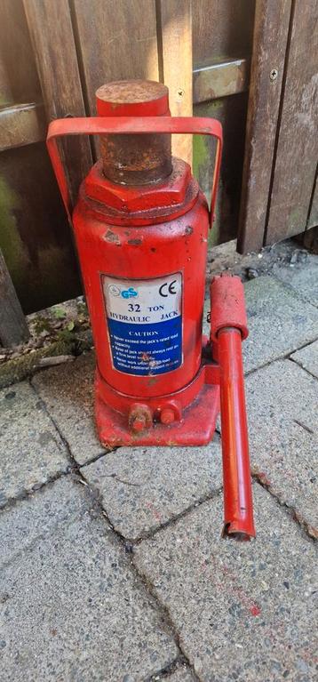 Krik 32 ton beschikbaar voor biedingen