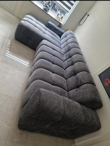 Hoekbank linksom beschikbaar voor biedingen