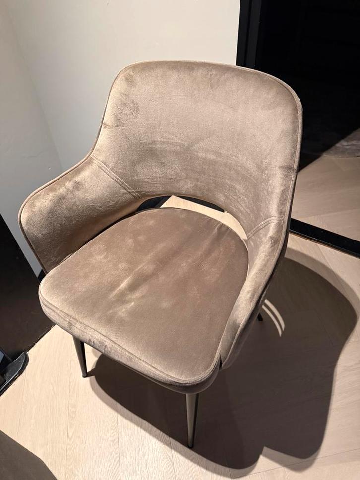 6x Suede beige/taupe stoel in Eric Kuster stijl, Huis en Inrichting, Stoelen, Zo goed als nieuw, Eén, Stof, Bruin, Ophalen