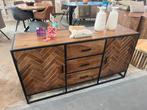 Magazijn leegverkoop dressoir mangohout visgraat metaal zwar