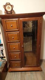 Kast ongeveer 154 x 47 x 97  klokje niet te koop, Ophalen
