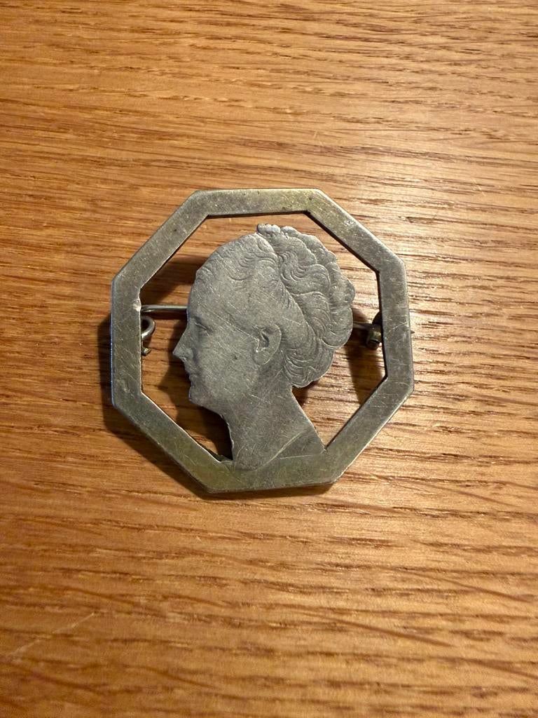 Zilveren broche Wilhelmina, Ophalen of Verzenden, Zo goed als nieuw, Zilver