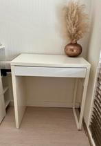 Wit IKEA Micke - bureau of kaptafel + bronzen vaas, Ophalen of Verzenden, Zo goed als nieuw