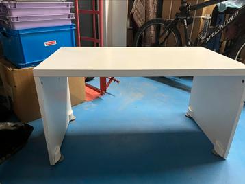GRATIS: Bureau/speeltafel voor kleine kinderen