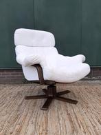 Vintage Design Fauteuil Wit Leer Houten Poot Draaifauteuil, BlijeSpullen.nl, 75 tot 100 cm, Amersfoort, 75 tot 100 cm