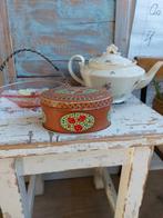 Oud ovaal blikje met bloemetjes, Ophalen of Verzenden