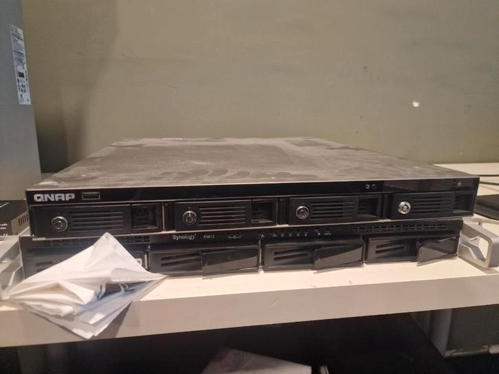 Synology NAS RS812 zonder hdd +  Qnap NAS  4 x 1 TB BIEDEN!, Computers en Software, NAS, Gebruikt, Ophalen of Verzenden