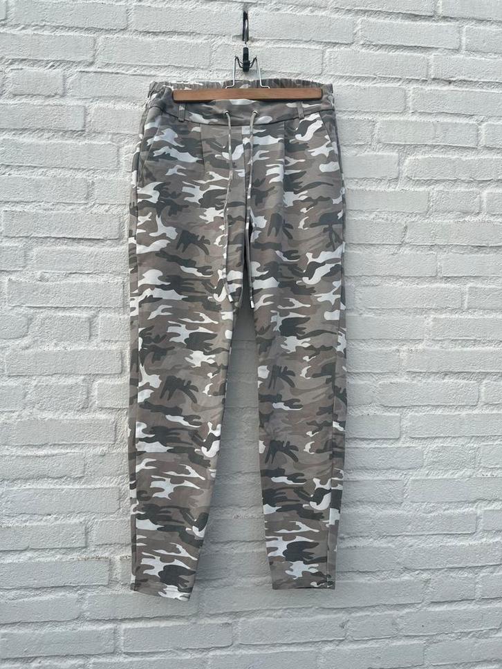 Amisu New Yorker camouflage broek jogging – maat 36, Kleding | Dames, Broeken en Pantalons, Gedragen, Maat 36 (S), Grijs, Lang