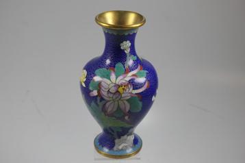 Mooie gave metalen Chinese cloisonne vaas.  beschikbaar voor biedingen