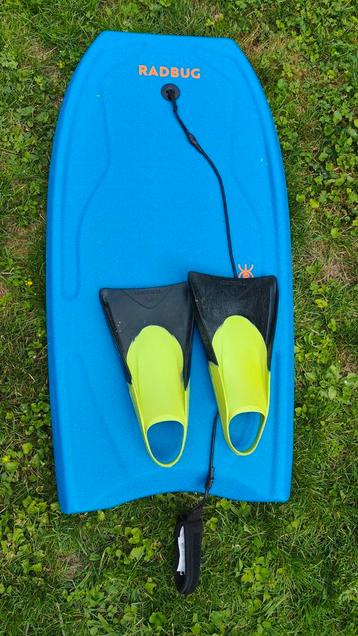 Bodyboard met flippers  beschikbaar voor biedingen