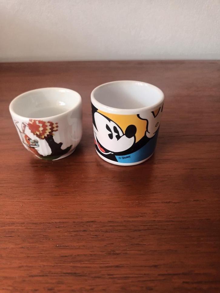 2x eierdopje/ Fabeltjeskrant/ Walt Disney, Verzamelen, Disney, Gebruikt, Servies, Mickey Mouse, Ophalen of Verzenden