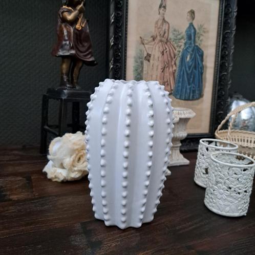 Strawberry & Applepie cactus vaas : 18 cm, Huis en Inrichting, Woonaccessoires | Vazen, Zo goed als nieuw, Wit, Minder dan 50 cm