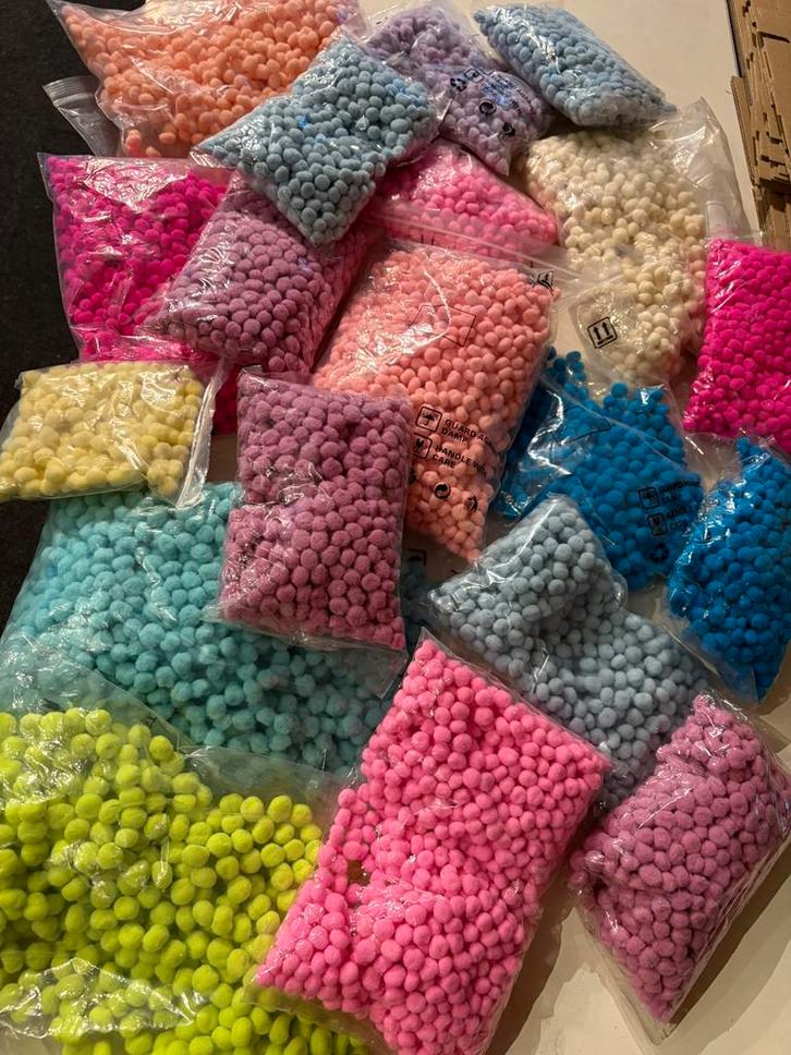 Partij pompom mix 10mm (16000 stuks), Hobby en Vrije tijd, Naaien en Fournituren, Nieuw, Overige typen, Ophalen of Verzenden
