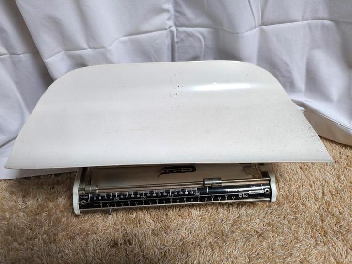 Antieke baby weegschaal, Witgoed en Apparatuur, Weegschalen, Gebruikt, Analoog, Personenweegschaal, 1 tot 500 gram, Minder dan 10 kg