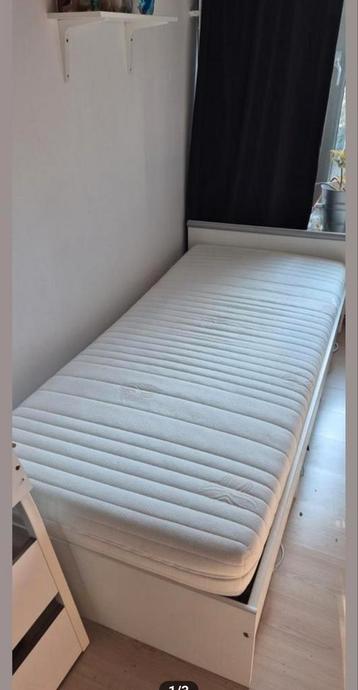 Net eenpersoons bed met matras